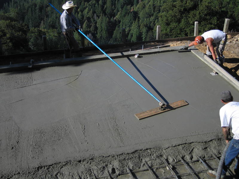 The one-car bay is filled....