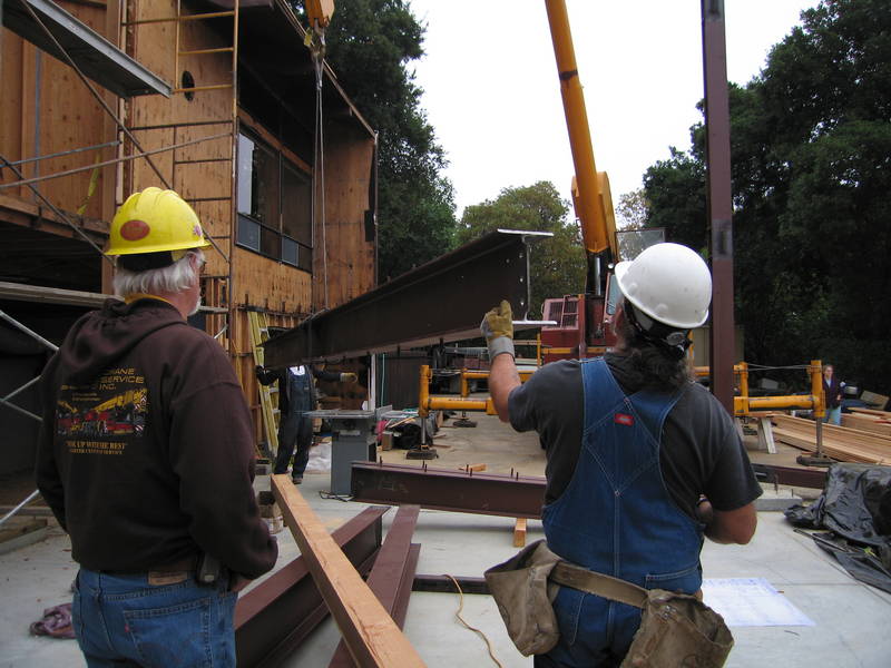 The lower horizontal beam is lifted......