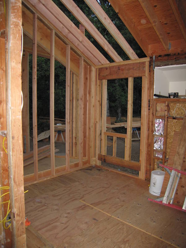 The bedroom/bath corner divider...