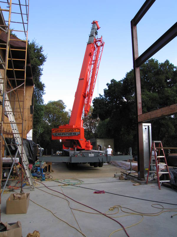 The boom is up and ready for lifting 9...