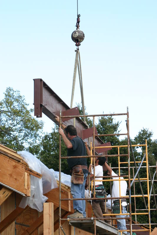 There are 5 attach points - the post on...