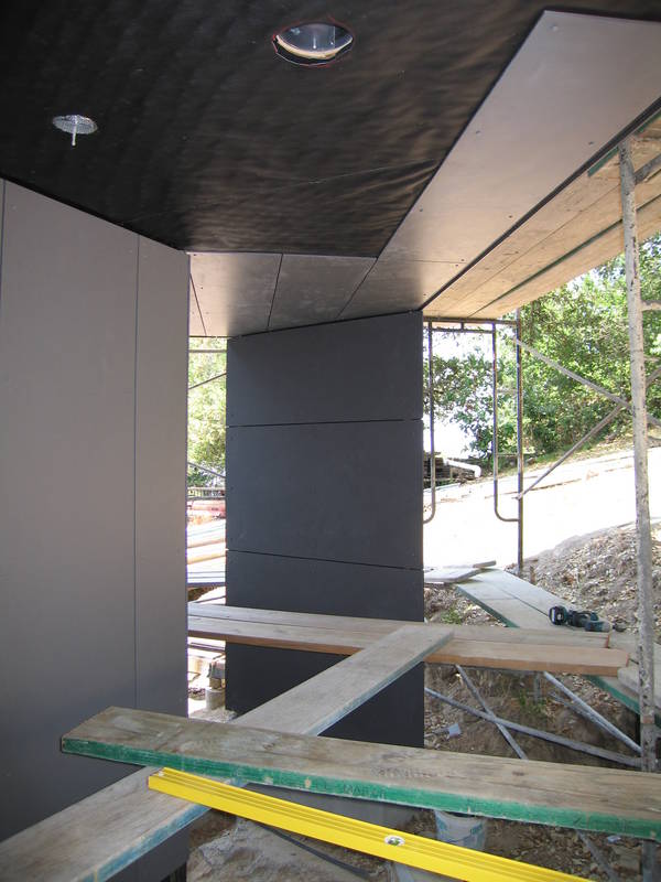 Under the treehouse, the panels are set....